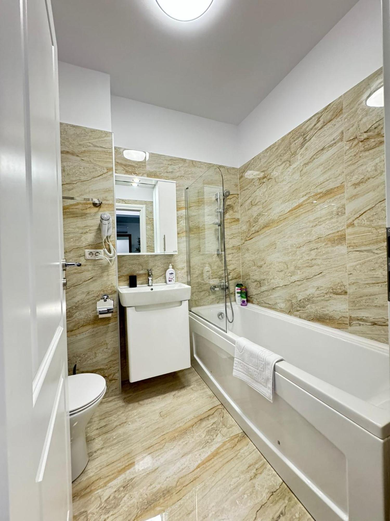 Luxury Glam Apartments Central Adress Bucuresti With Parking Exteriör bild